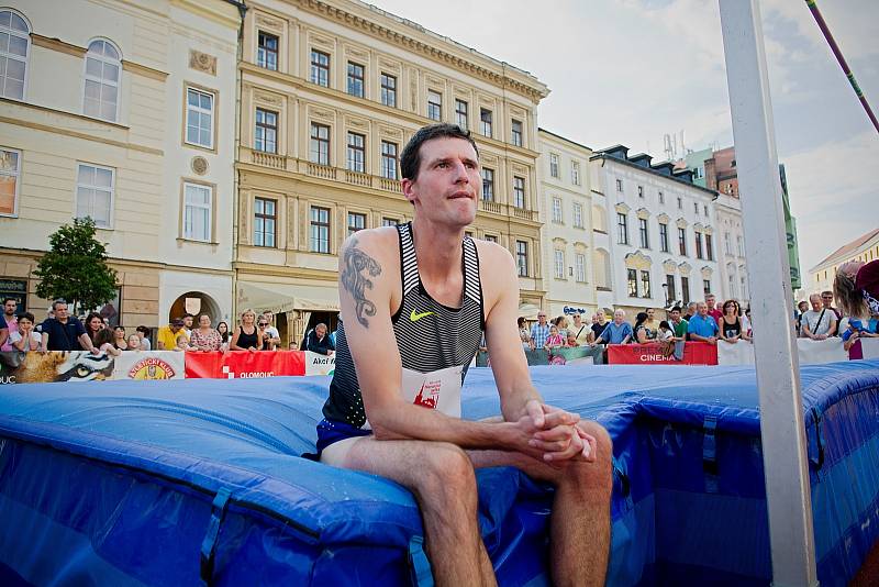 Jaroslav Bába. 13. ročník Hanácké laťky na Horním náměstí v Olomouci