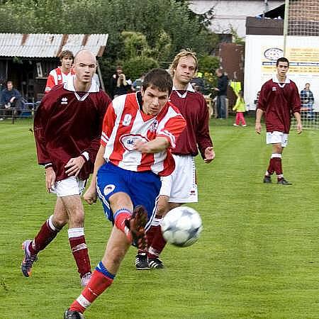 Černovír (pruhované dresy) vs. Kožušany