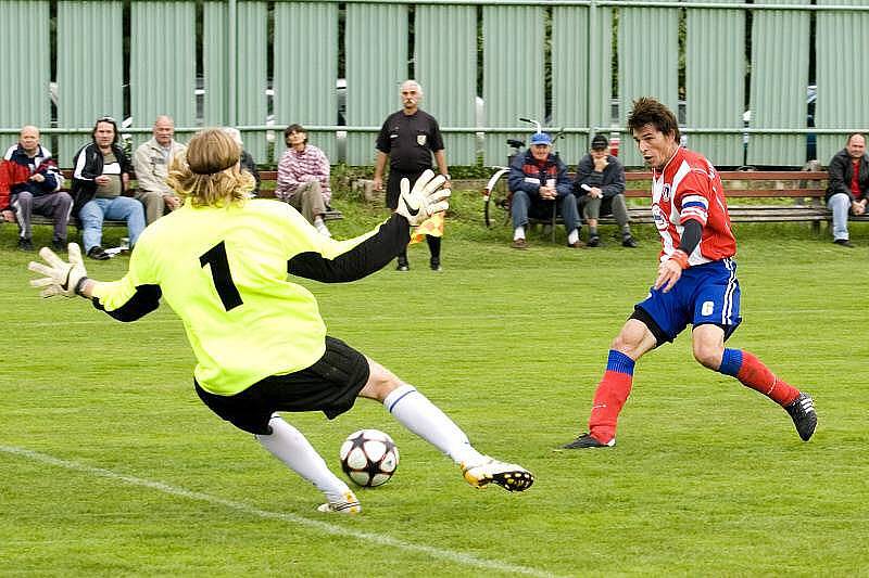 Černovír (pruhované dresy) vs. Kožušany