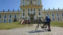 Deset královéhradeckých cyklistů v Olomouci a okolí.