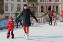 Na olomouckém kluzišti se prohání bruslaři