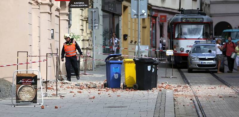 Pád zdi v Pekařské ulici v centru Olomouce