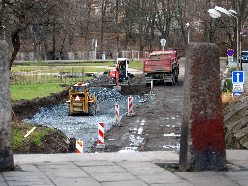 Stavba parkoviste.