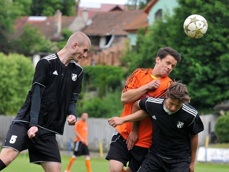 Kozlovice (v oranžovém) proti 1. HFK Olomouc B