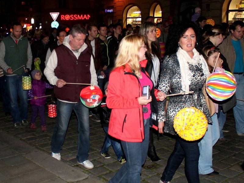 Lampionový průvod v Olomouci k 95. výročí Československa