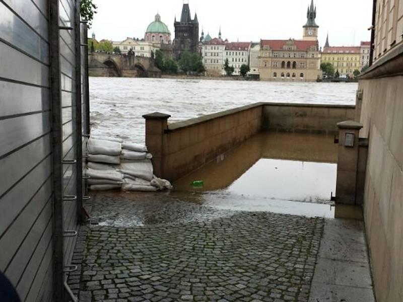 Povodně v Praze - pomoc hasičů z Olomouckého kraje