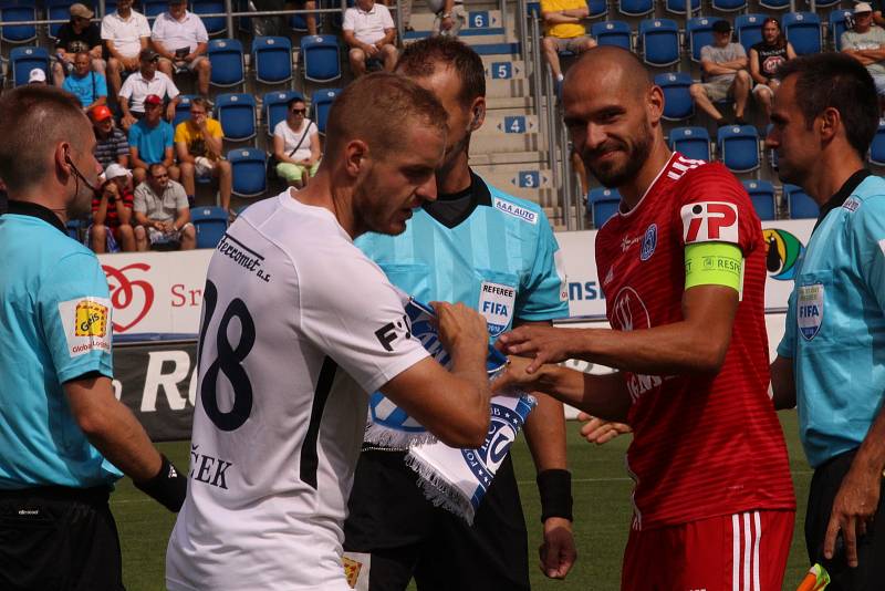 Slovácko (v bílých dresech) proti Sigmě Olomouc