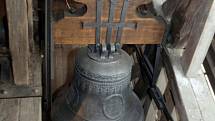 Zvon sv. Petr a Pavel v olomoucké katedrále se ve čtvrtek v poledne rozezněl za oběti střelby v Uherském Brodě