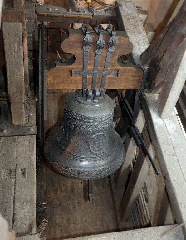 Zvon sv. Petr a Pavel v olomoucké katedrále se ve čtvrtek v poledne rozezněl za oběti střelby v Uherském Brodě