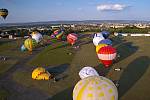 Hromadný start balonů na olomouckém letišti v Neředíně