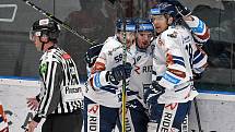 Předkolo play off hokejové extraligy - 4. zápas: HC Olomouc - HC Vítkovice Ridera, 15. března 2022 v Olomouci. Tým Vítkovic oslavuje první gól (zleva) Vlastimil Dostálek z Vítkovic, Jan Bernovský z Vítkovic a Lukáš Kovář z Vítkovic.