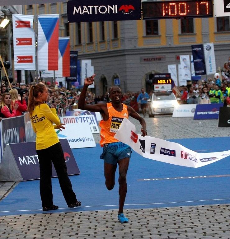 Pátý ročník olomouckého půlmaratonu.  Vítěz Geoffrey Ronah