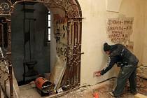 Poutní kostel ve Staré Vodě opravují se sbírek německých rodáků