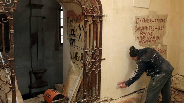 Poutní kostel ve Staré Vodě opravují se sbírek německých rodáků