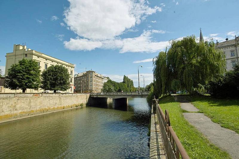 Současná podoba nábřeží mezi mostem na Komenského ulici a mostem na Masarykově třídě. Zdroj vizualizace - Povodí Moravy