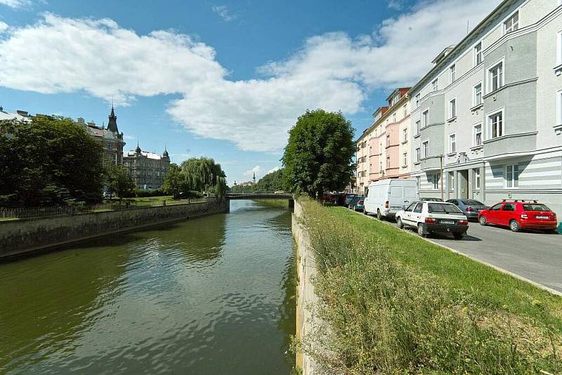 Současná podoba nábřeží mezi mostem na Komenského ulici a mostem na Masarykově třídě. Zdroj vizualizace - Povodí Moravy