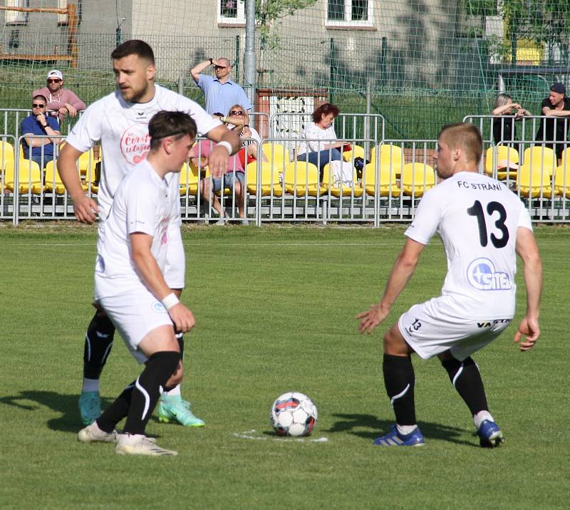 Fotografie ze zápasu 23. kola Divize E mezi celky FK Nové Sady a FC Strání