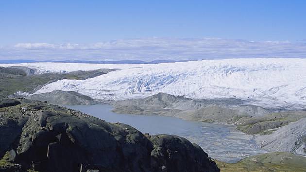 Pod velkými částmi Grónska by se mohl táhnout obří subglaciální údolní systém