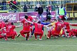 Fotbalisté 1. HFK Olomouc (v černém) prohráli doma s Ústí nad Labem 1:3.