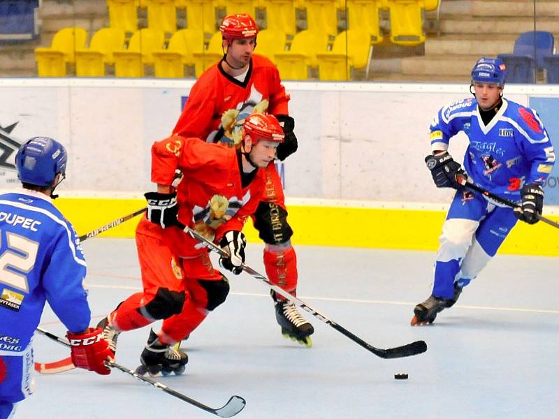 Inline hokej: Přerov (v červeném) proti Olomouci. Ilustrační foto