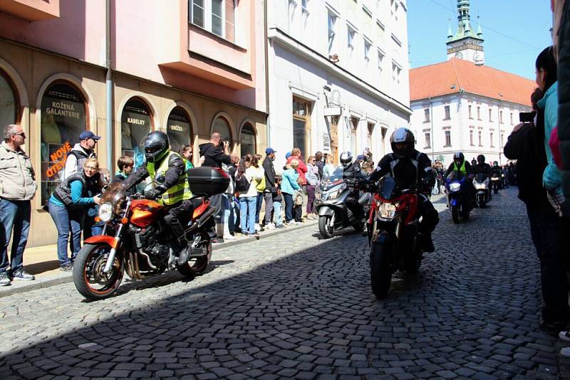 Jarní sraz motorkářů na olomouckém Horním náměstí