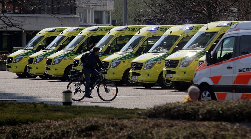 Nové sanitky značky Mercedes pro záchranou službu Olomouckého kraje.