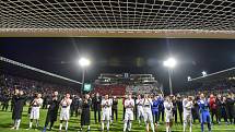 Finále fotbalového poháru MOL Cupu: FC Baník Ostrava - SK Slavia Praha, 22. května 2019 v Olomouci. Hrači Baníku děkují fanouškům.