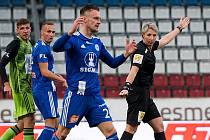 Fotbalisté Sigmy Olomouc (v modrém) podlehli Mladé Boleslavi 0:4