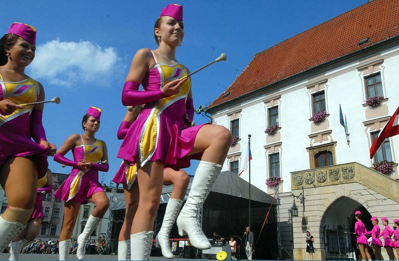 Přehlídka vojenských hudeb na Horním náměstí v Olomouci