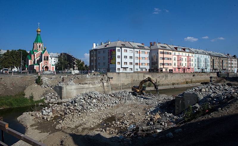 31.7.2018 - demolice olomouckého mostu přes Moravu u Bristolu.