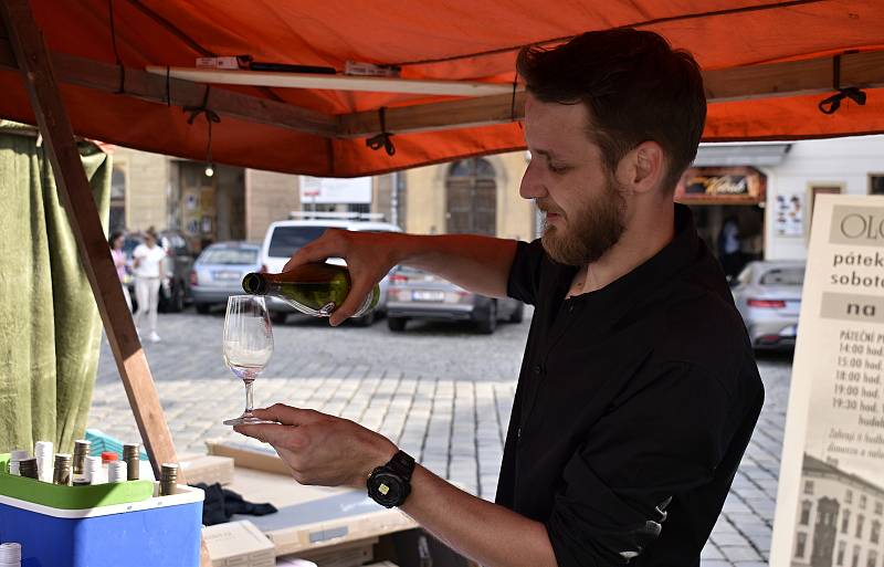 Olomoucké Dolní náměstí žije o víkendu vinnými slavnostmi. 20.5. 2022