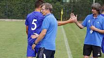 Fotbalisté Sigmy Olomouc B (v modrém) porazili Slovácko B 8:0.