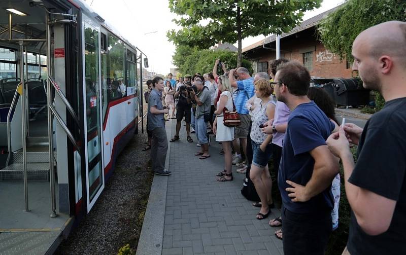 Tramvaj Galerie dé – nový projekt kreativního týmu ARTnative, který vznikl ve spolupráci s Dopravním podnikem města Olomouce