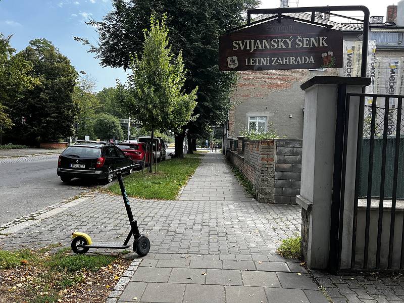 Parkování sdílených koloběžek a kol v Olomouci