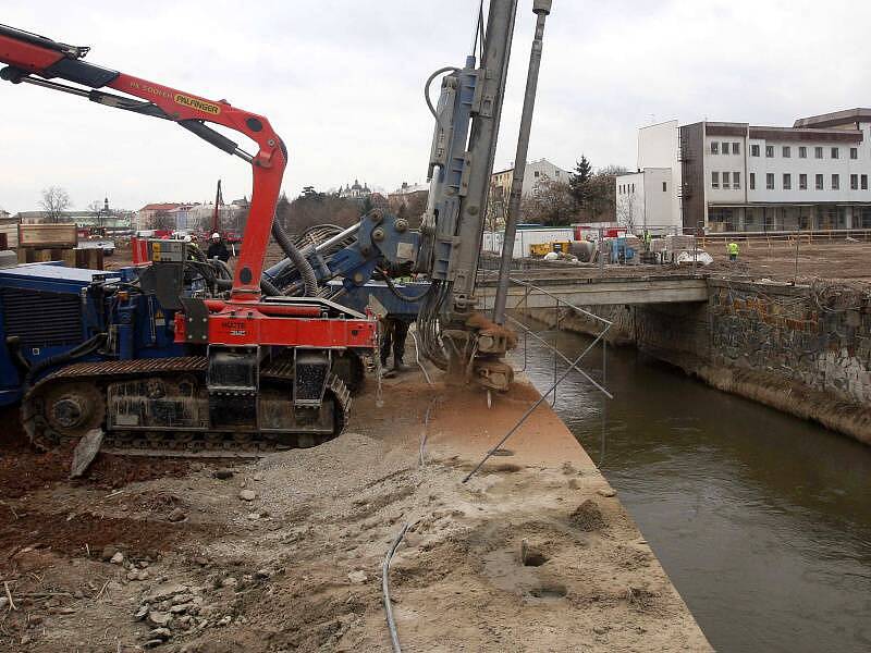 Stavba obchodního centra Šantovka v areálu bývalého Mila