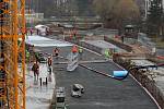 Staveniště nové tramvajové trati a obchodního centra Šantovka.