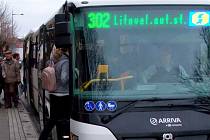 Autobus IDSOK v novém bílém provedení a s novým číslem