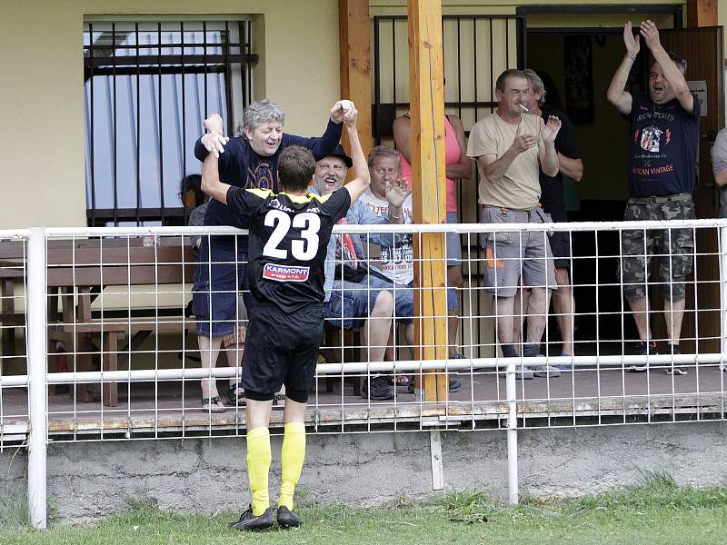 Fotbalisté Nových Sadů (v černožlutém) porazili Brumov 4:0