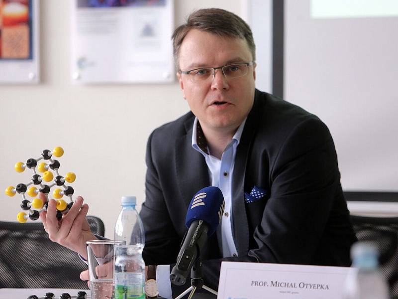 Michal Otyepka z Regionálního centra pokročilých technologií a materiálů (RCPTM) Univerzity Palackého v Olomouci
