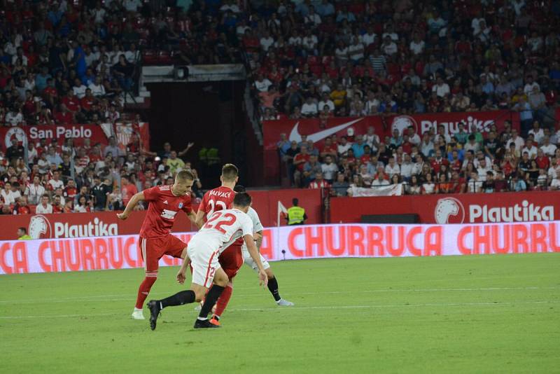 Sevilla FC - Sigma Olomouc (v červeném)