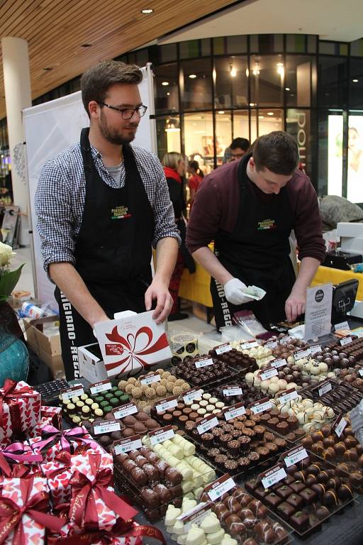 Vůně čokolády se v pátek a o víkendu rozléhá prostory Šantovky, kde se koná Olomouc Čokofest 2017.