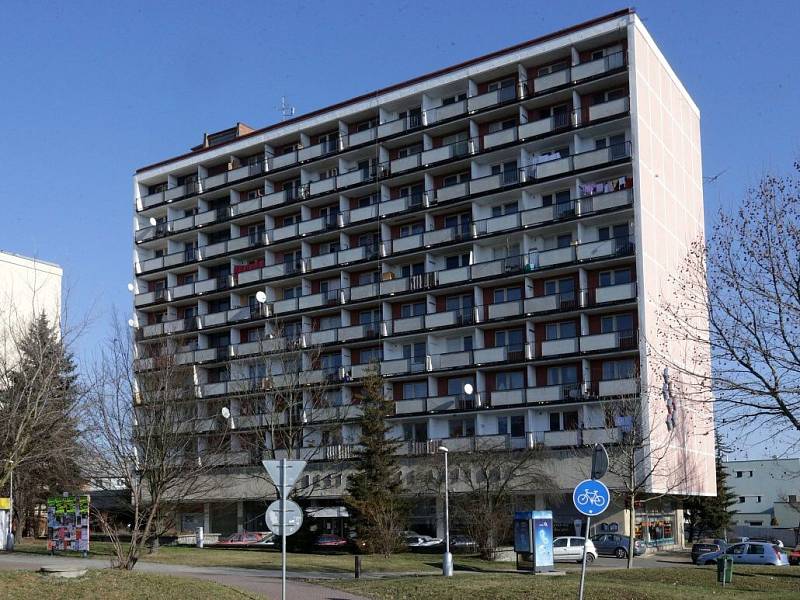 Bytový dům s restaurací Avion v olomoucké čtvrti Neředín