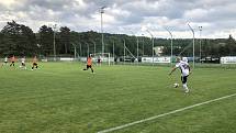 Fotbalisté Mohelnice (v bílém) padli ve Šternberku 0:2.