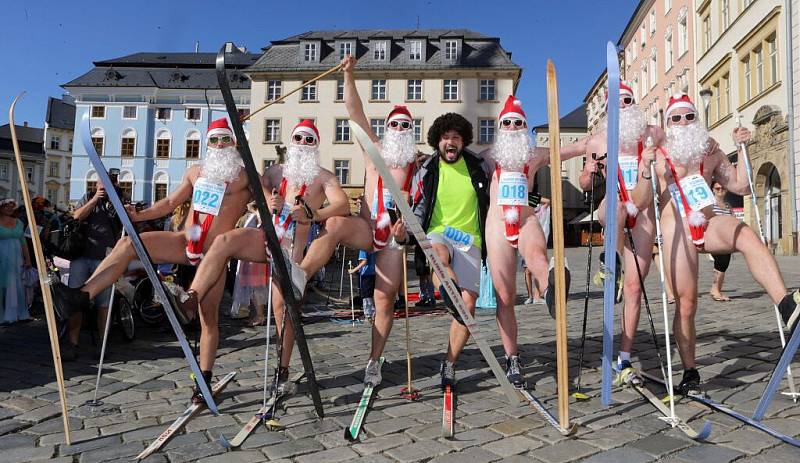 Recesistický Půlvánoční běh v Olomouci s charitativním rozměrem