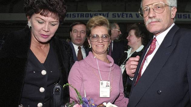 Ája Vrzáňová, Eva Romanová a tehdejší premiér Václav Klaus na MS v krasobruslení v Praze v roce 1993