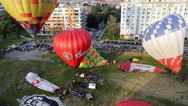 FOTO, VIDEO: Balonová fiesta začala. Podívejte se na Olomouc z ptačí  perspektivy - Valašský deník