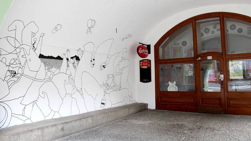 Nová murálová malba zdobí podloubí na rohu ulice 8. května a ulice Zámečnická v centru Olomouce