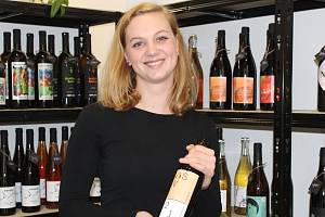 Ve své vinotéce v centru Olomouce nabízí Markéta Nezvalová jen tzv. naturální vína