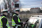 Na dodržování pravidel silničního provozu a především na dodržování pravidel silničního provozu při přejíždění železničních přejezdů se zaměřili v pátek 24. února dopravní policisté.