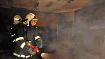 Hasiči zasahují u požáru v rodinném domě v Mladějovicích